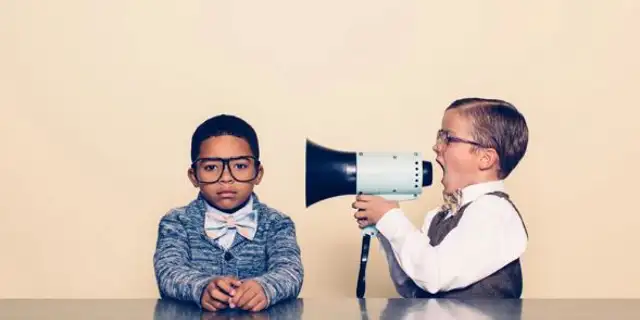 Det hjælper ikke at larme, når du kommunikerer