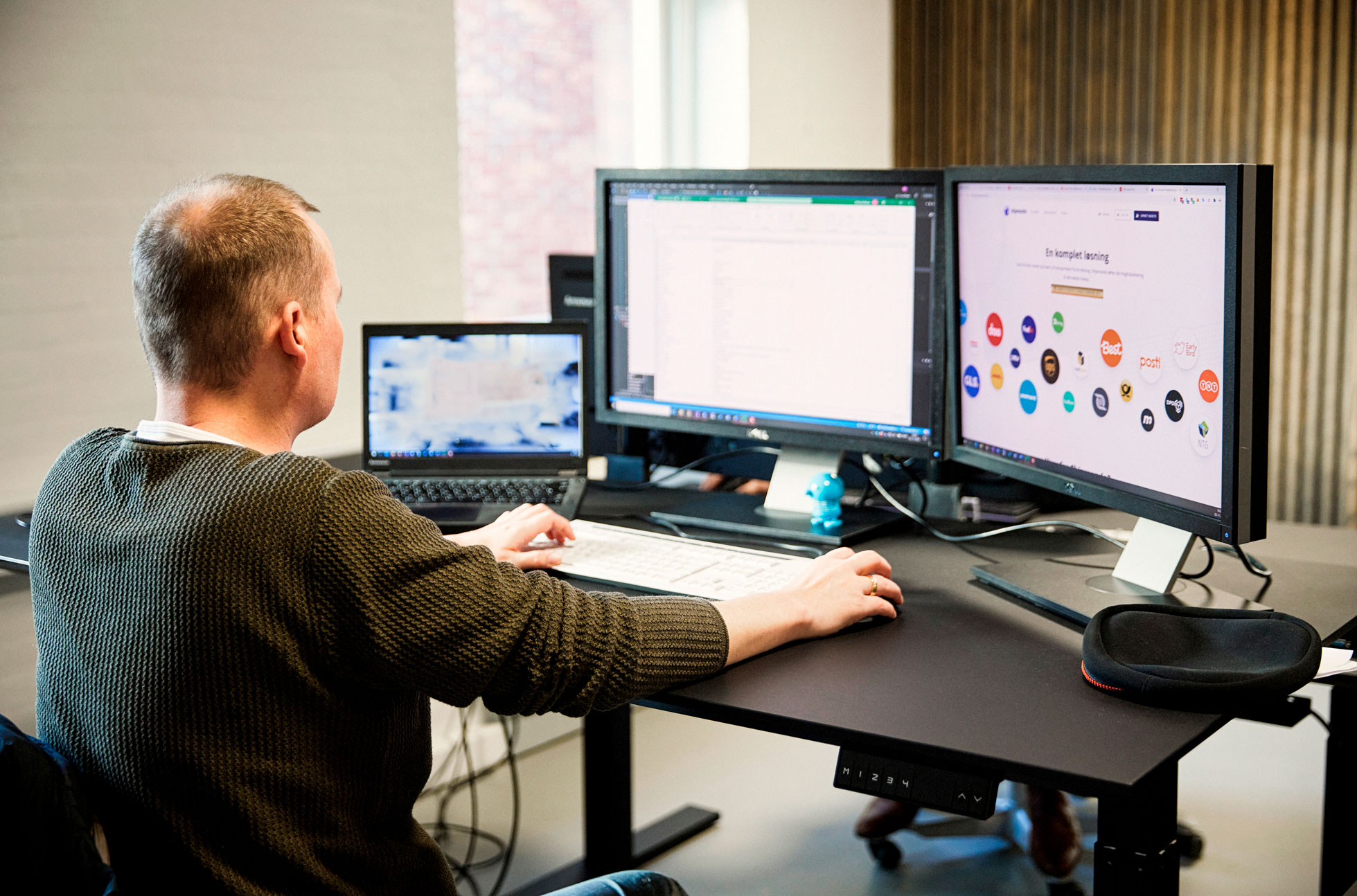 Hvad afhænger prisen på en webshop af?